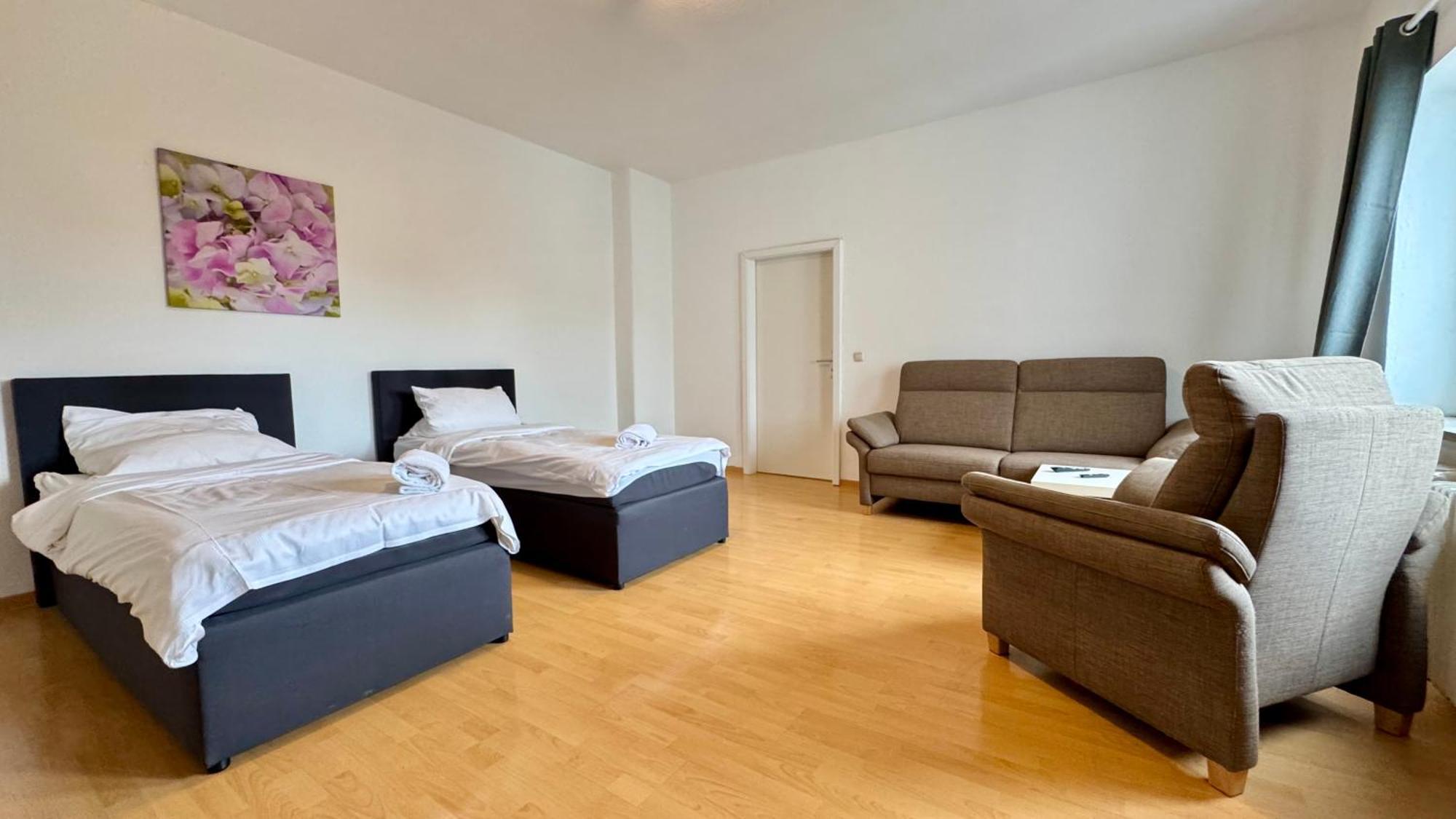 Apartments Im Herzen Von Neumuenster Innenstadt & Hbf Fusslaeufig, Mit Privatparkplatz Exterior photo