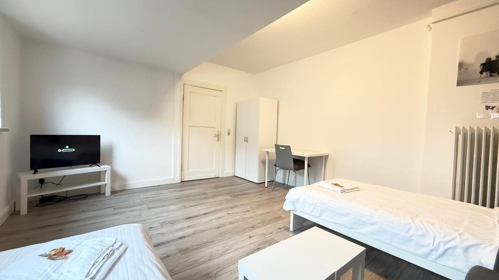 Apartments Im Herzen Von Neumuenster Innenstadt & Hbf Fusslaeufig, Mit Privatparkplatz Exterior photo