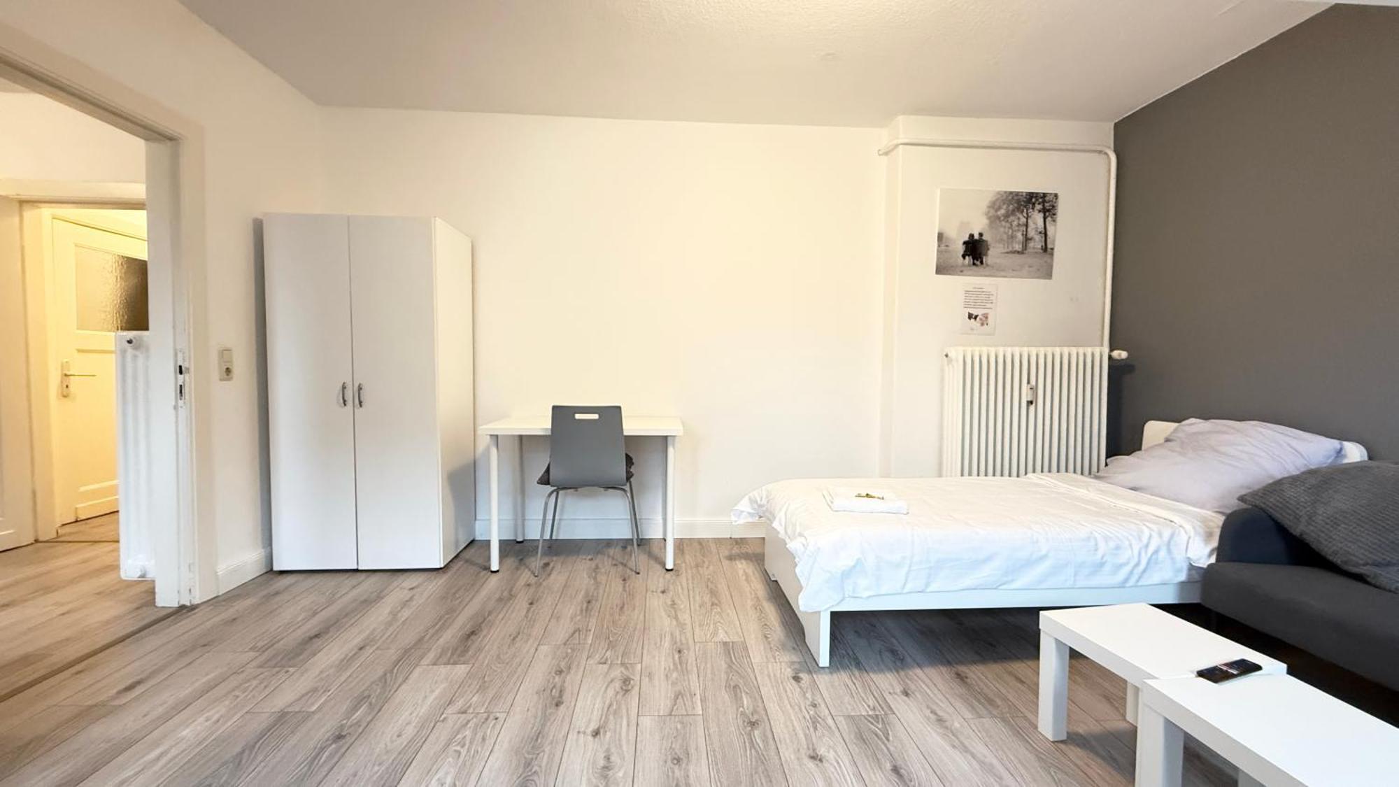 Apartments Im Herzen Von Neumuenster Innenstadt & Hbf Fusslaeufig, Mit Privatparkplatz Exterior photo
